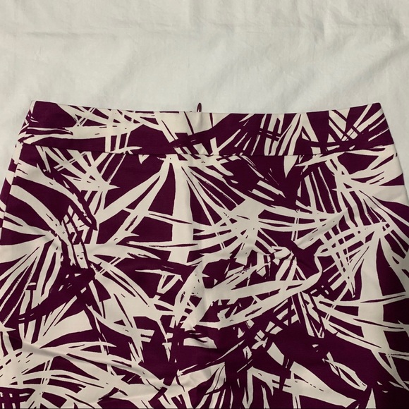 NWOT! LOFT White & Magenta/Purple Pencil Skirt - Picture 8 of 9